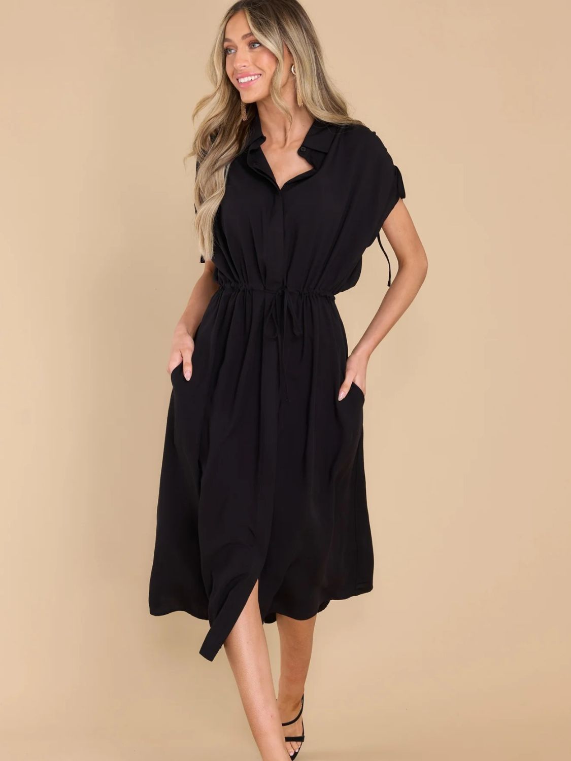 Atreoo – Drawstring Collared Neck Short Sleeve Midi Dress