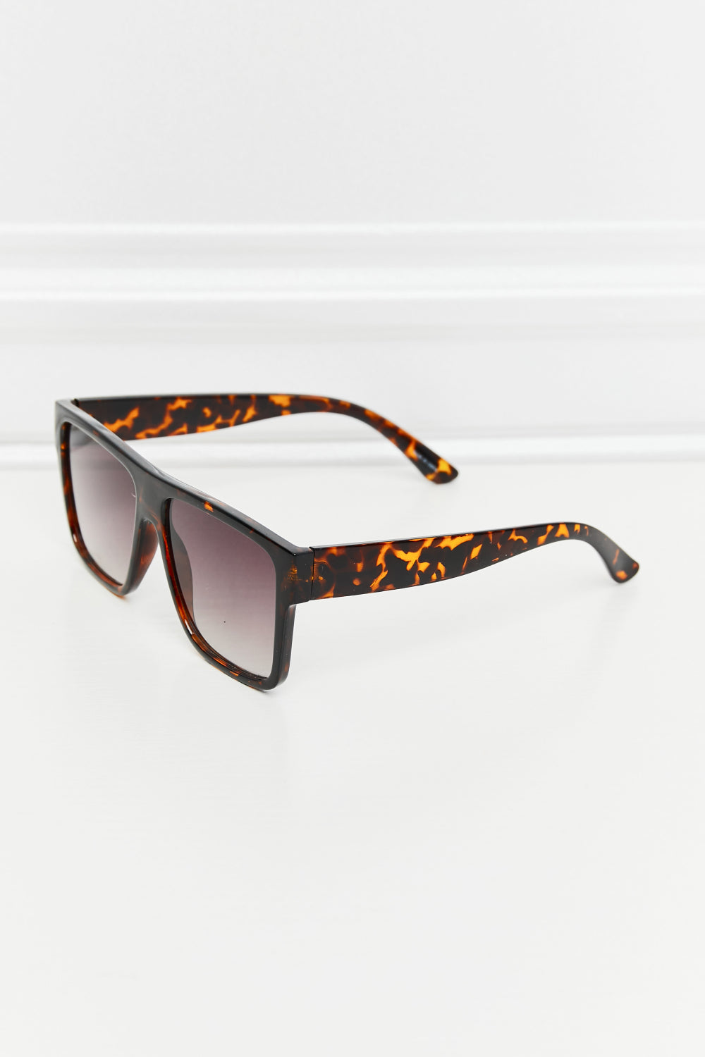 Atreoo – Tortoiseshell Square Full Rim Sunglasses