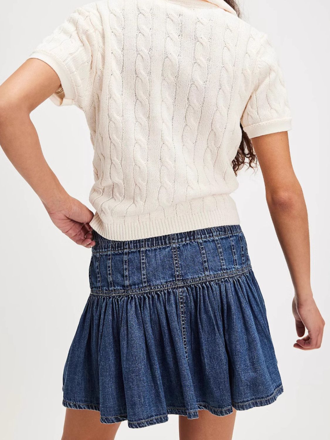Atreoo – Buttoned Ruffled Mini Denim Skirt