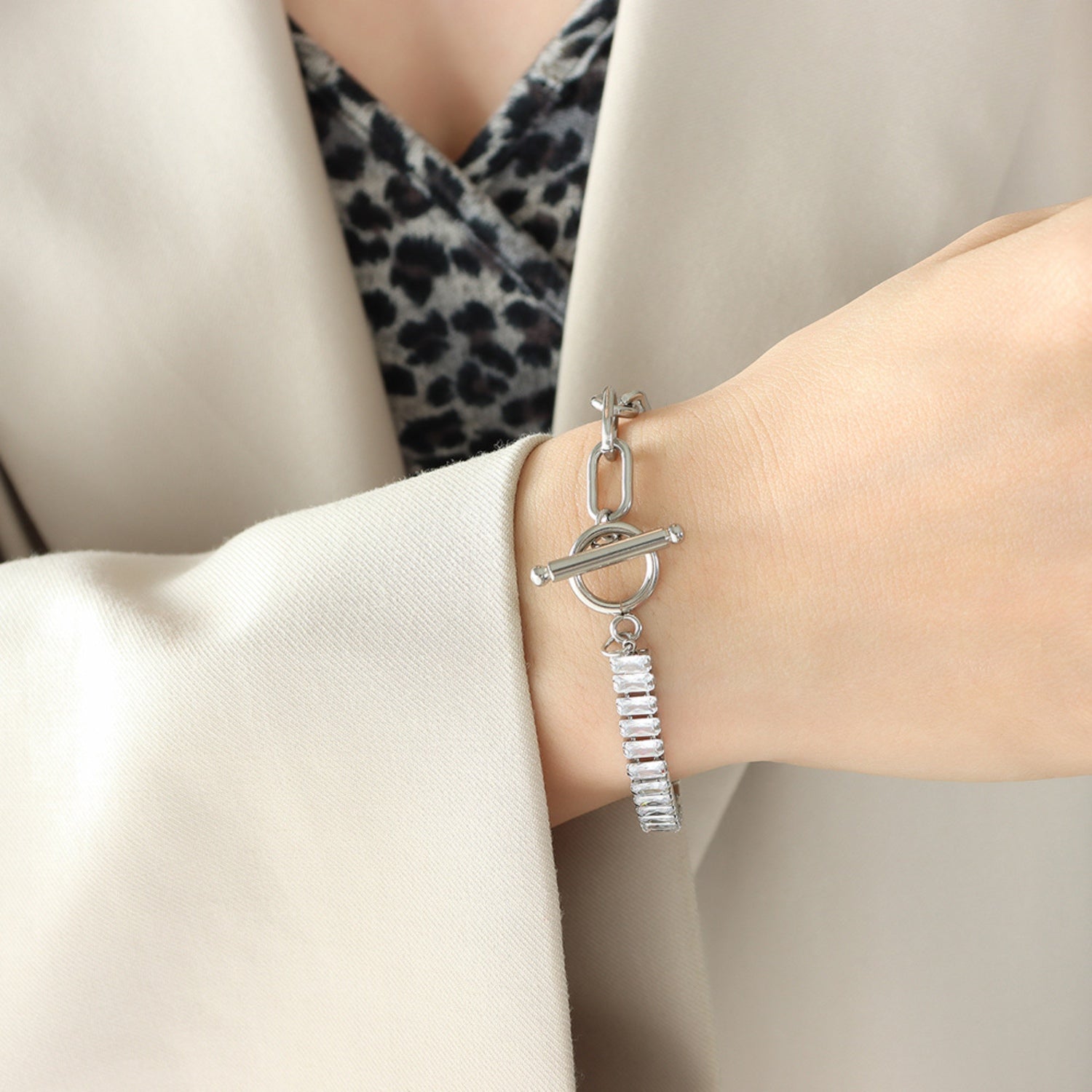 Atreoo – Zircon Titanium Steel Closure Bracelet